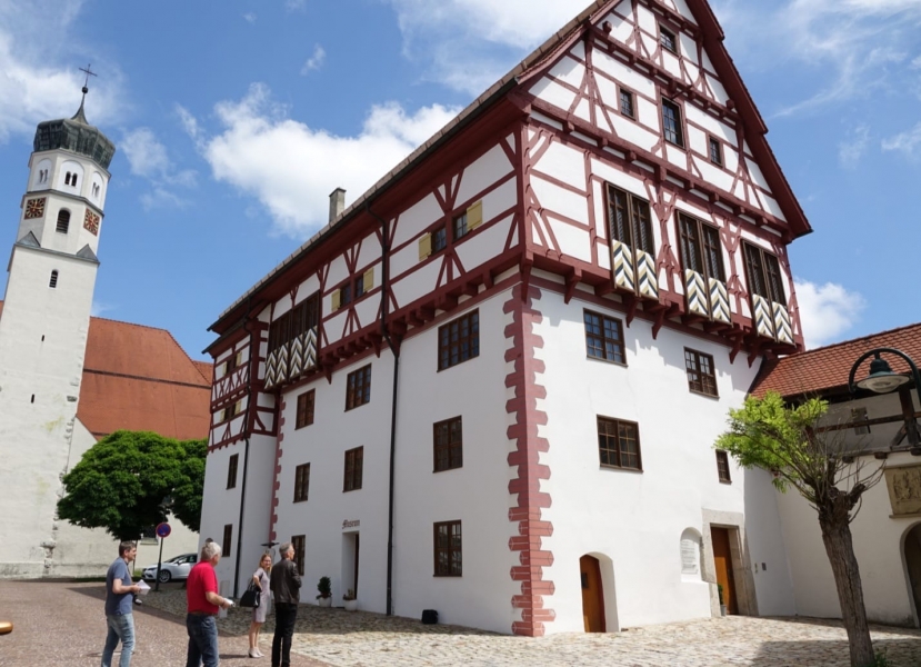 Vor_dem_Museum